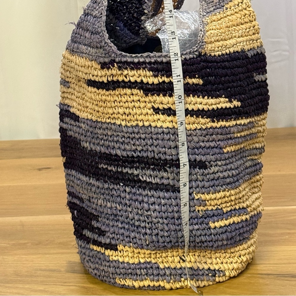Tommy Bahama Hobo woven bag neutral, dark blue, light grey Large travel tote NWT - Picture 5 of 6